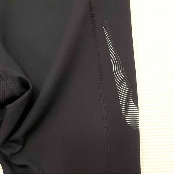Nike Fast Dri-FIT Black Mid Rise 7/8 Leggings Reflective Zip Pocket Size XS - Picture 7 of 16